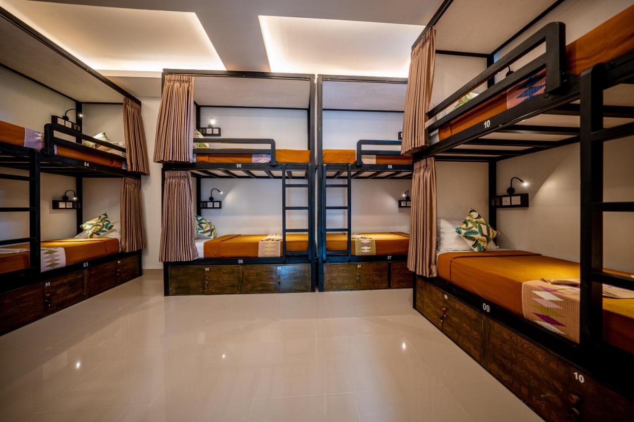 The Moon Hostel Batununggul エクステリア 写真